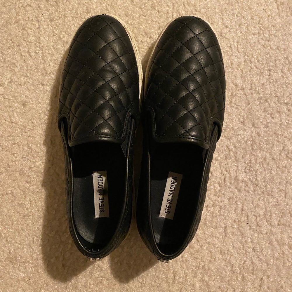 Steve Madden black slip on